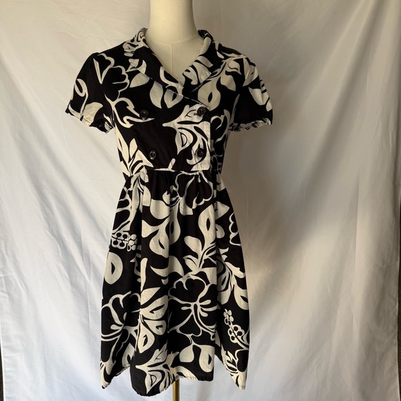 kk korz Dresses & Skirts - KK Korz Black & White Floral Short Sleeve Mini Dress – Size 6